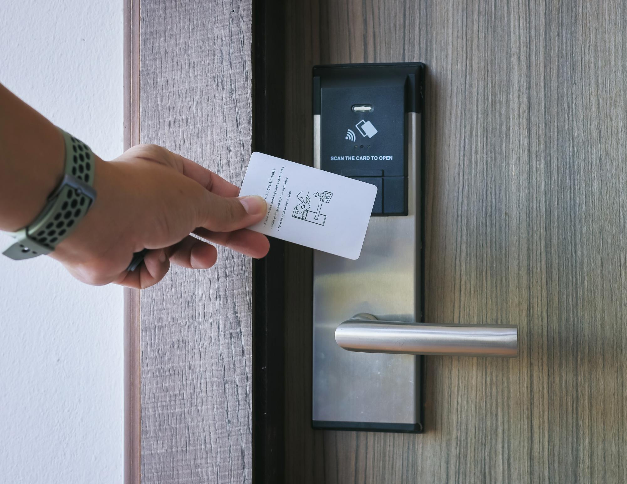 hotel/motel keycard usage by a guest