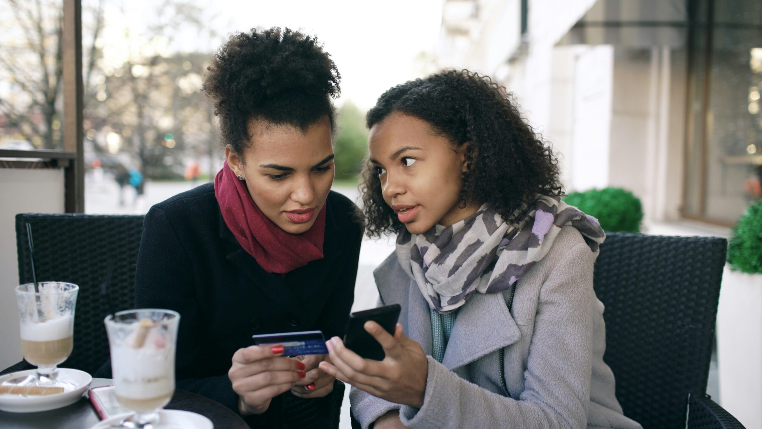 mother and daughter having difficulties paying with card in restaurant
